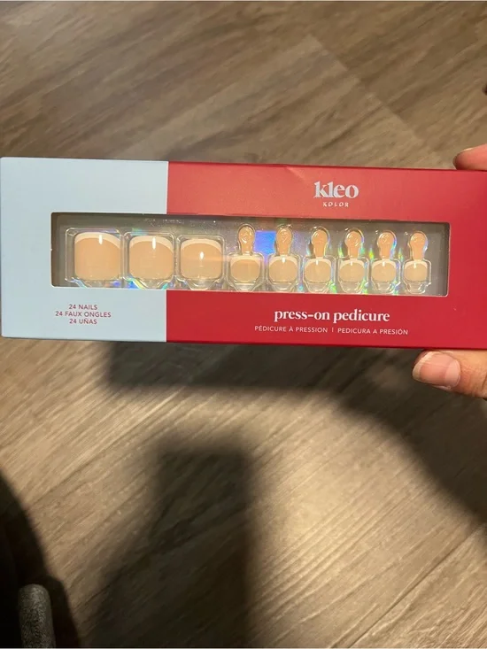 Kleo Kolor 5 Press on Gel Nails and 1 Pedicure Set Lot of 6