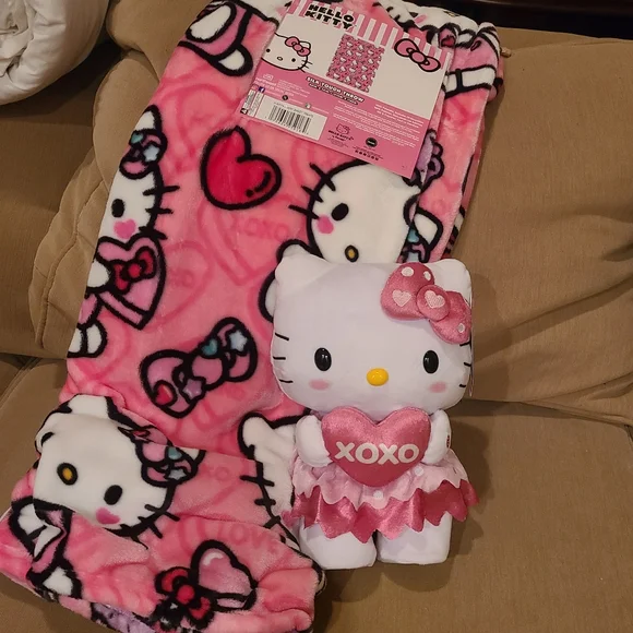 Hello Kitty Blanket Set 💕