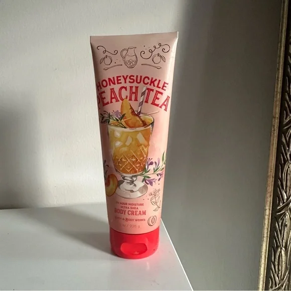 Bath and Bodyworks Honeysuckle Peach Tea‎ Body Cream