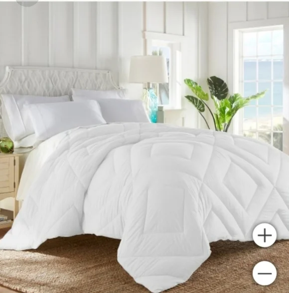 Tommy Bahama Butter Soft Down Alternative Comforter new