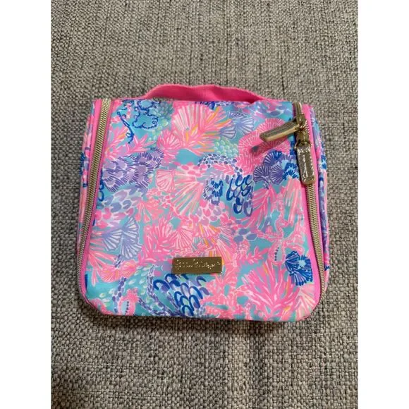 Lilly Pulitzer Hanging Travel Case Splendor In The Sand Pink Seashell Print