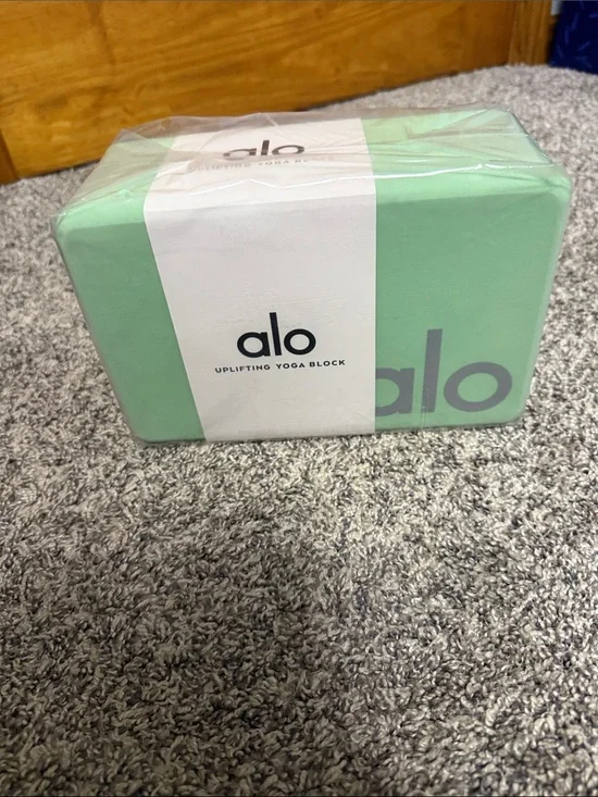 ALO Yoga Uplifting Foam Yoga Block in Mint