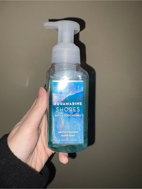 Bath & Body Works Aquamarine Shores Hand Soap - Aquamarine Blue