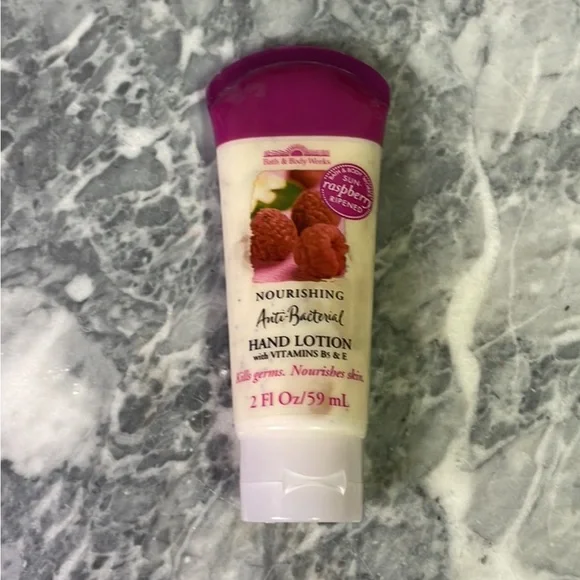 Bath‎ and Body Works Lotion Hand Ripened Raspberry