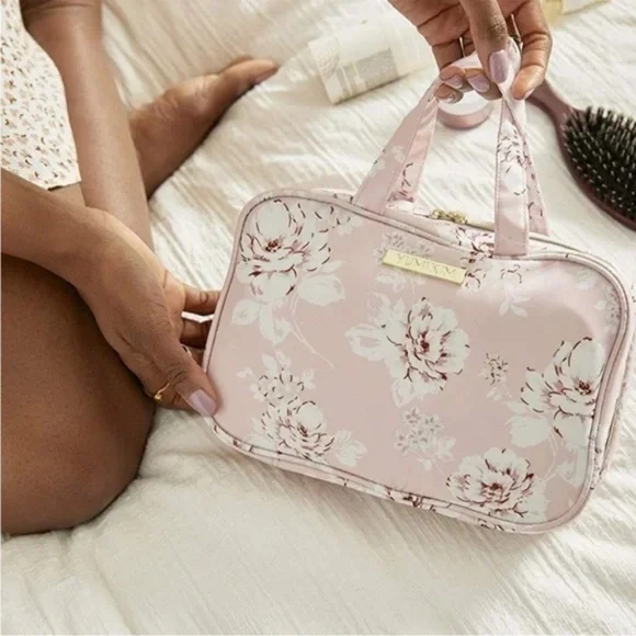 Yumi Kim Wanderlust Hanging Makeup Toiletries Travel Case