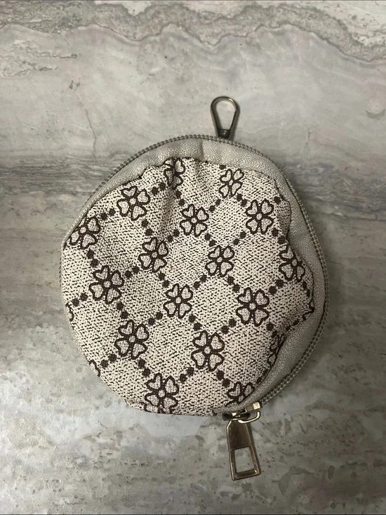 Neutral Floral Pattern Round Coin Pouch - New