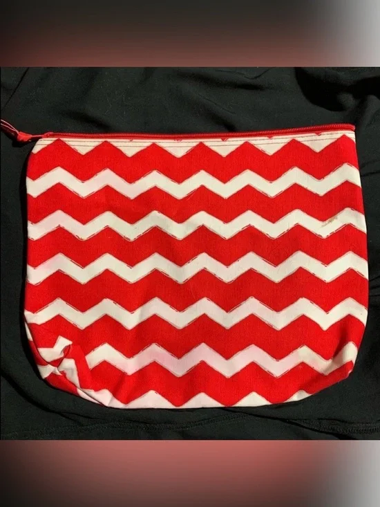 CHEVRON MAKEUP TRAVEL BAG