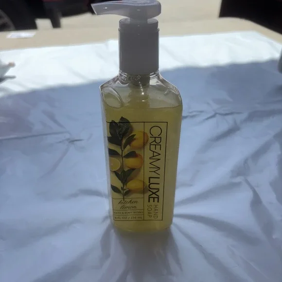 Bath & Body Works KITCHEN LEMON Creamy Luxe Hand Soap‎ 8oz