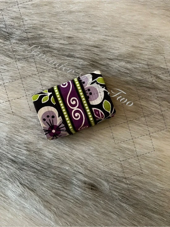 VERA BRADLEY Plum Petals 2011 Kiss Me Twice Lippie Hard Case Purple Brown Floral
