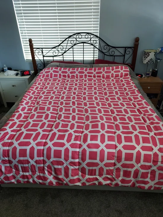 Max Studio Hot Pink & White Twin Geometric Comforter Bedding Blanket Bold Bright