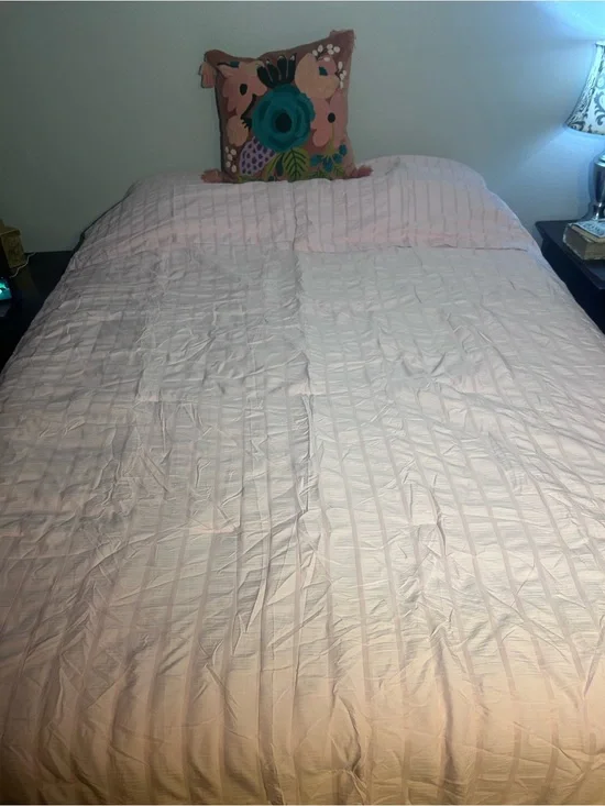 full sized Light Pink/peach Comforter