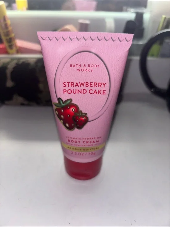 bath & body works strawberry pound cake body cream