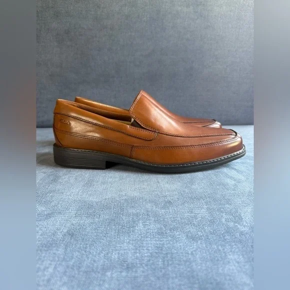 Clarks Cosgrove Free Loafer Men’s SZ 10M Brown Leather Slip On Comfort Shoe New