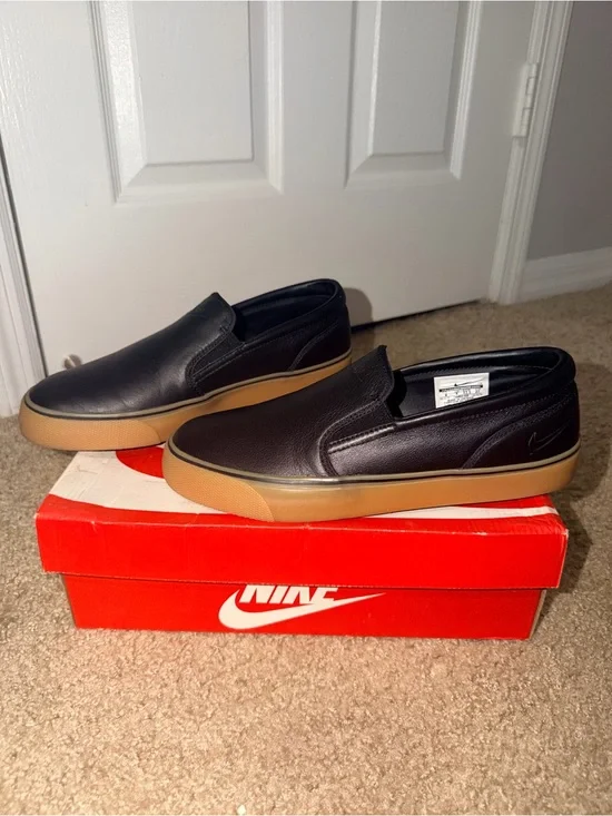 Nike Toki Slip Leather Premium Men’s Size 9 Black Gum Slip-On