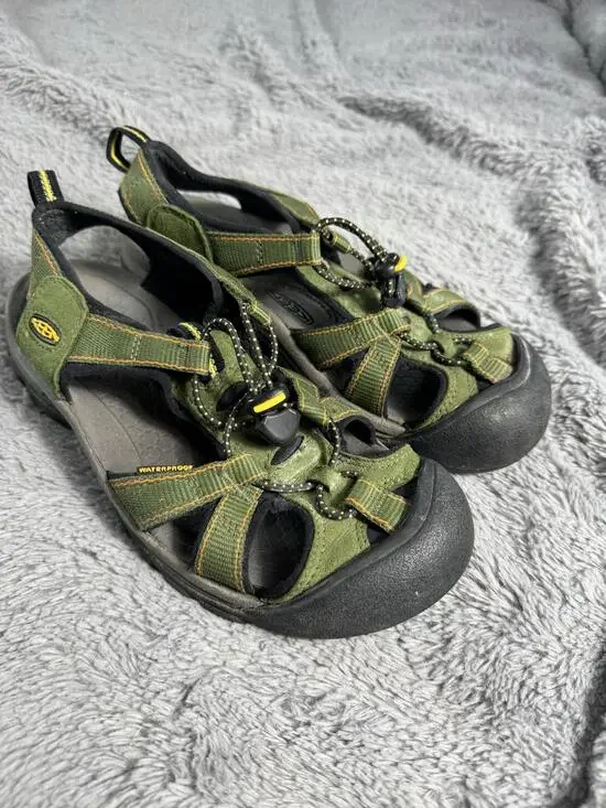 Keen Sandals Women's Size 8 Green Waterproof Slip On Closed Toe Hiking Outdoor