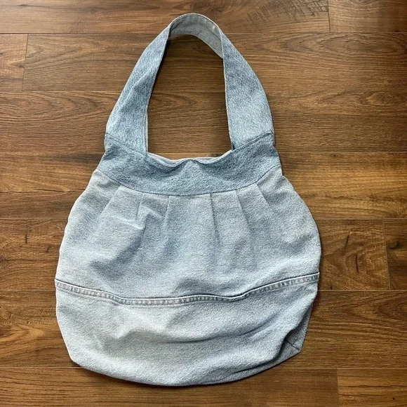 Denim Purse Tote Bag Light Wash Jean Lined Clasp Hobo Travel Inner Pocket Pleats