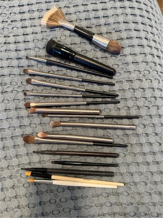 Urban Decam makeup brushes - lot of 17!!!