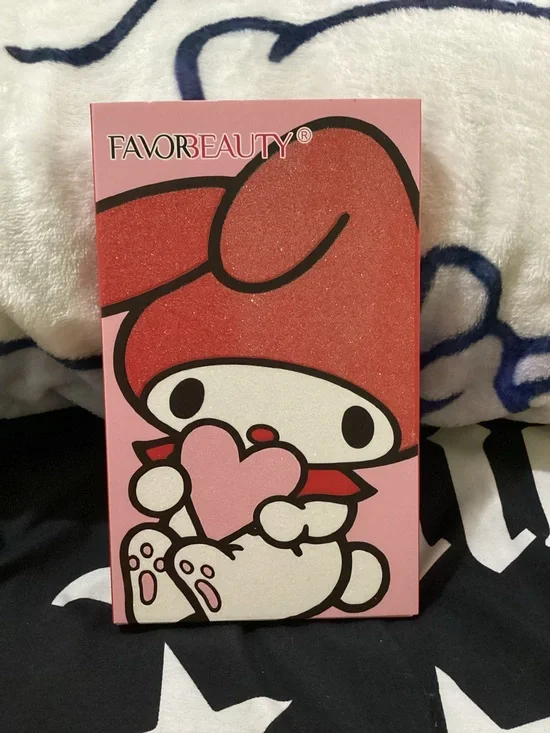 My Melody Pink & Red eye shadow palate
