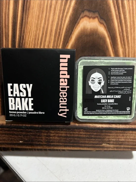 HUDA BEAUTY Easy Bake Loose Powder — Black & Green Packaging