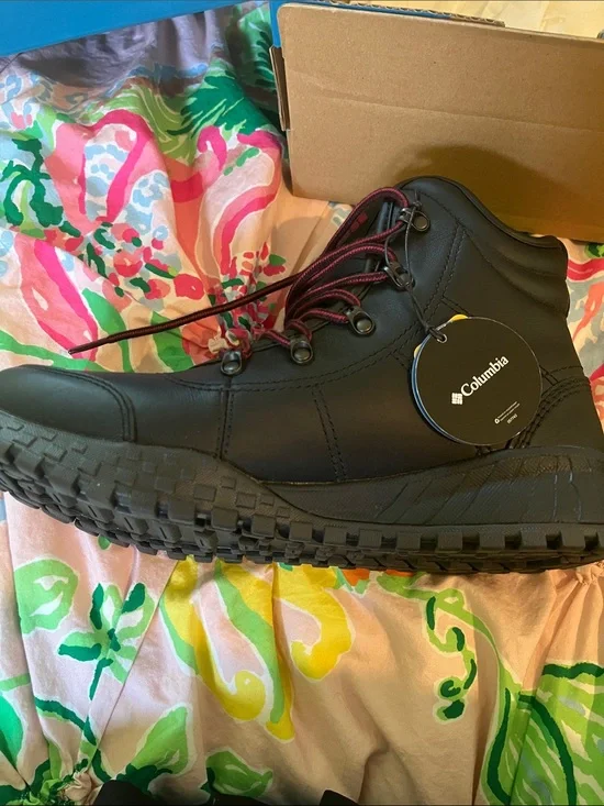 NWT Columbia Black Winter Boots