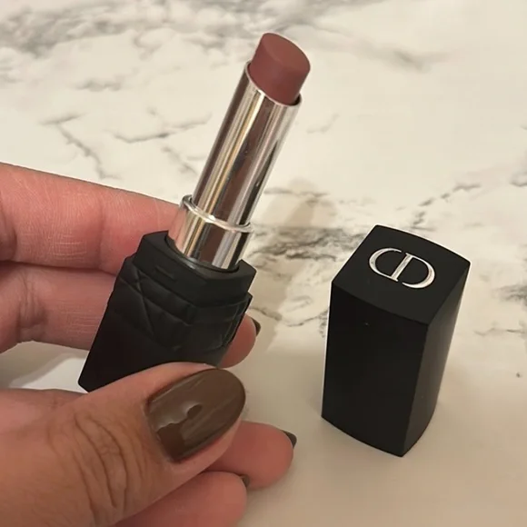DI0R transfer proof lipstick