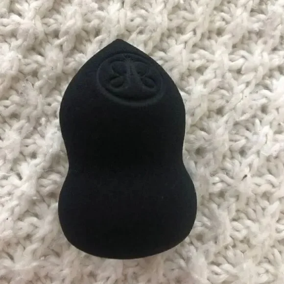 Anastasia Beverly Hills blender sponge
