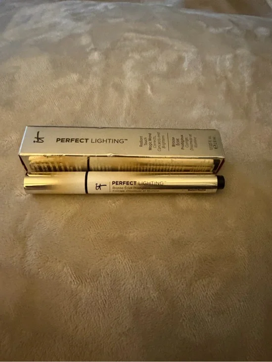 IT Cosmetics Perfect Lighting Radiant Touch Magic Wand - (Shade: Radiant Neutral
