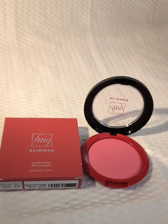 Avon FMG Petal Pink Glimmer Powder Blush – Pink
