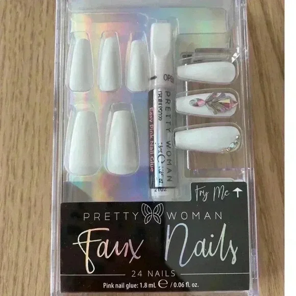 🆕 Pretty Woman Faux Nails White With Stones 🆕