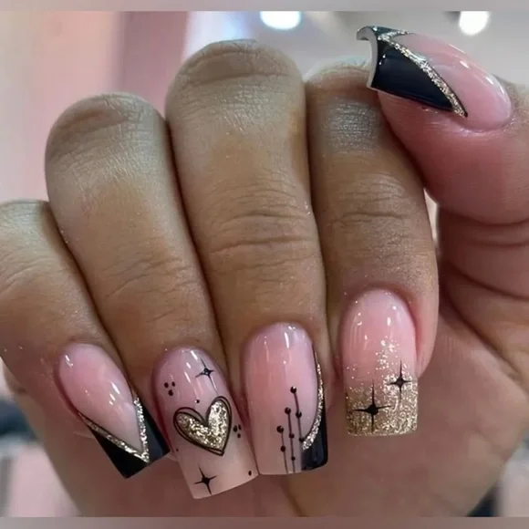 ❤️ 24pcs reusable short square press on nails with hearts 💕