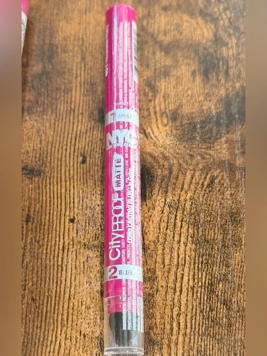 NYC RIVERSIDE RUBY Matte Lip Crayon - Vibrant Fuchsia