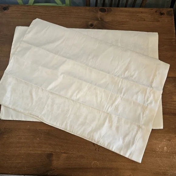 100% Cotton Made in Spain Pillowcases Set of 2 White on White Damask Floral