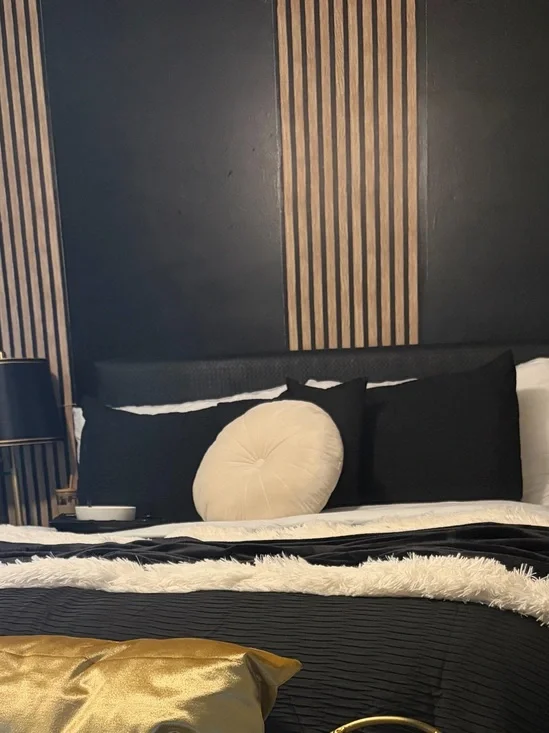 Luxury Black Ribbed Decorative Bedding Set with Square Accent Pillow