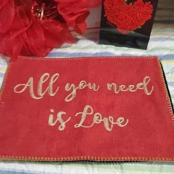 2 pillow covers (not the same)