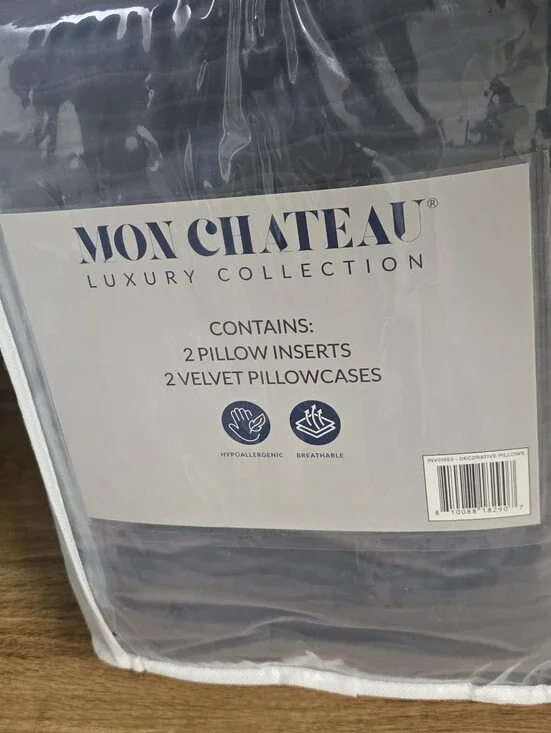 Chateau Velvet Pillow Inserts And IPillowcases in Deep Navy Blue (2-Pack)