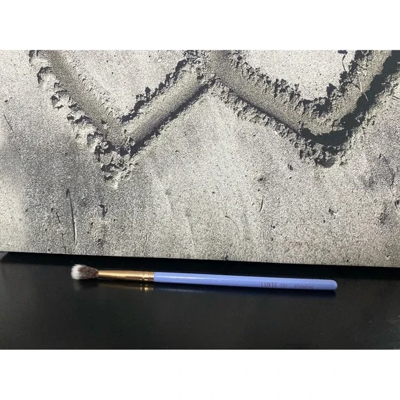New‎ Luxie Lilac Blending Brush 237