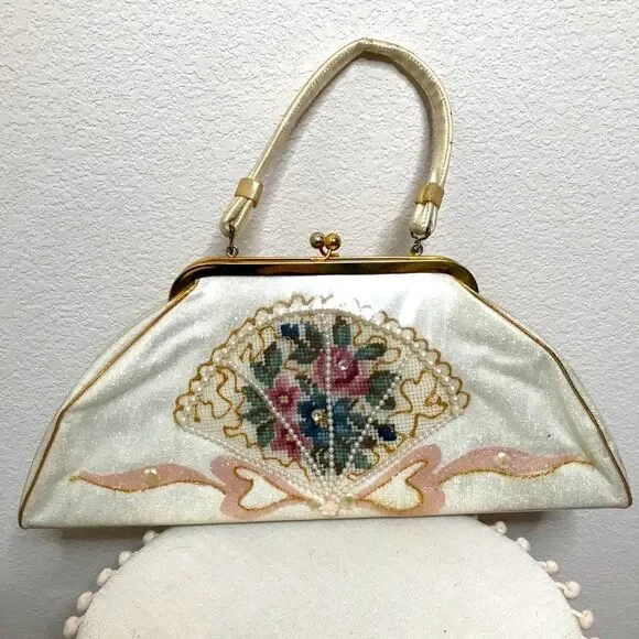 Vintage clutch style purse‎