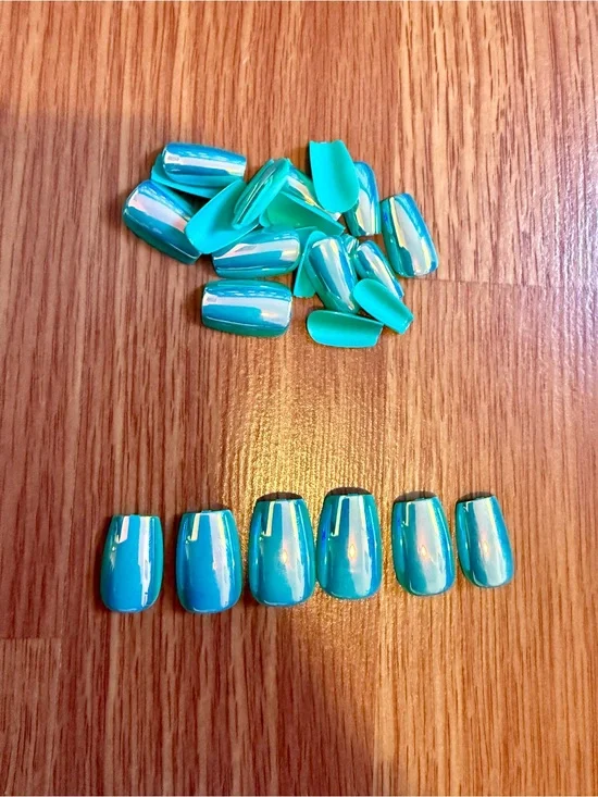 Iridescent Aqua/Turquoise Press-On Nail Set