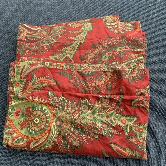 Two Pottery Barn Shams Caroline‎