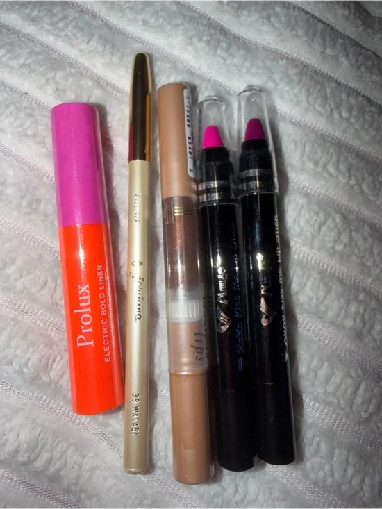 Makeup bundle