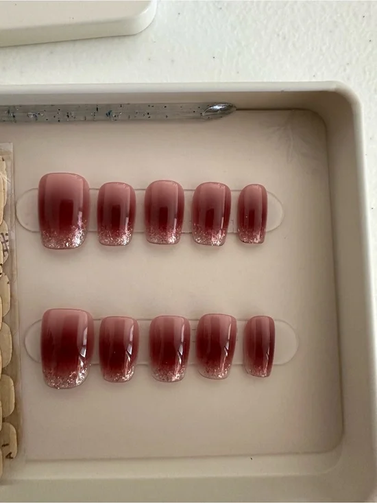 Press-On Nails Set in Dusty Rose Ombre with Glitter Accent