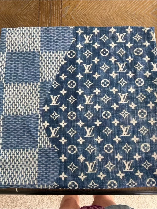 17x17 design inspired pillow cover