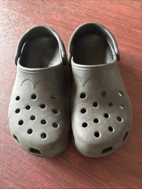 CROCS Men's Classic Clog in Charcoal Black