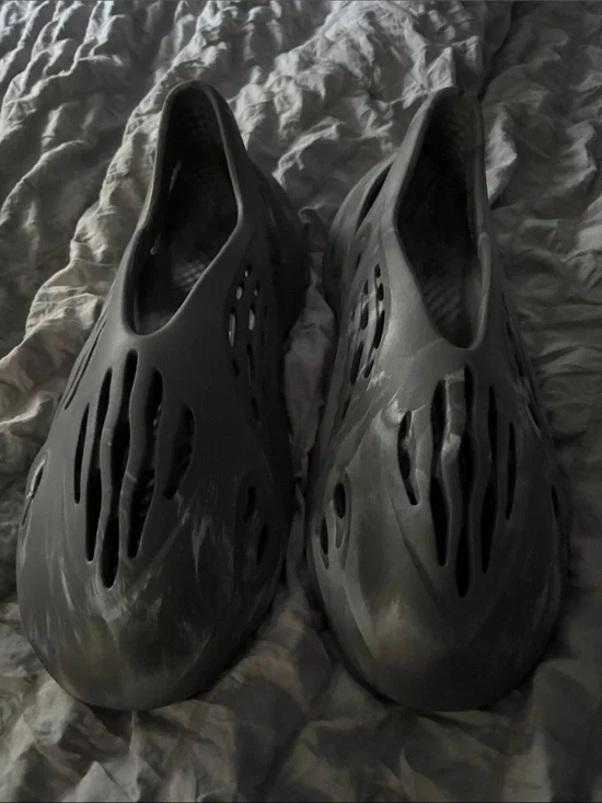 Yeezy Foam Runner in Charcoal/Black Marble