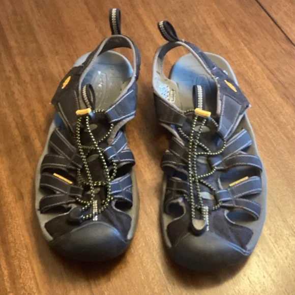 Keen Men's Black and Grey Sandals