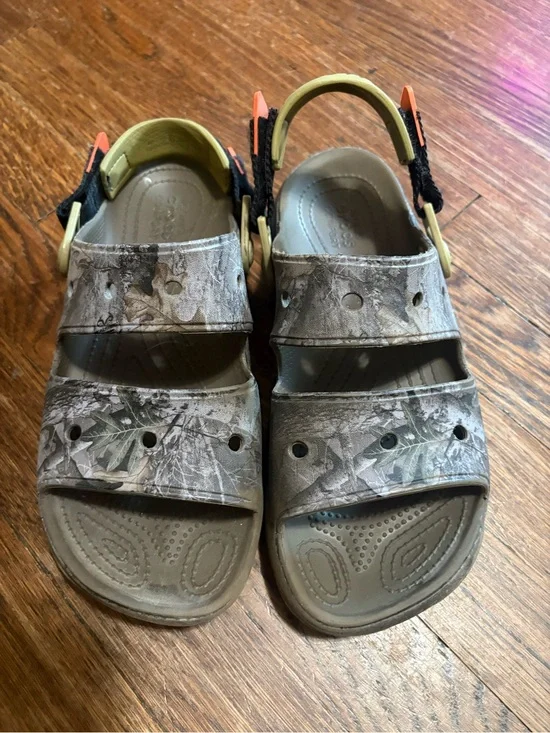 Crocs camo camoflauge sandals size men's 8 women's 10