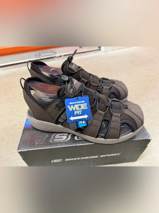 NWB Skechers Melbo Journey Man 2  Wide Fit Men's Brown  Sandals with Bungee Lace