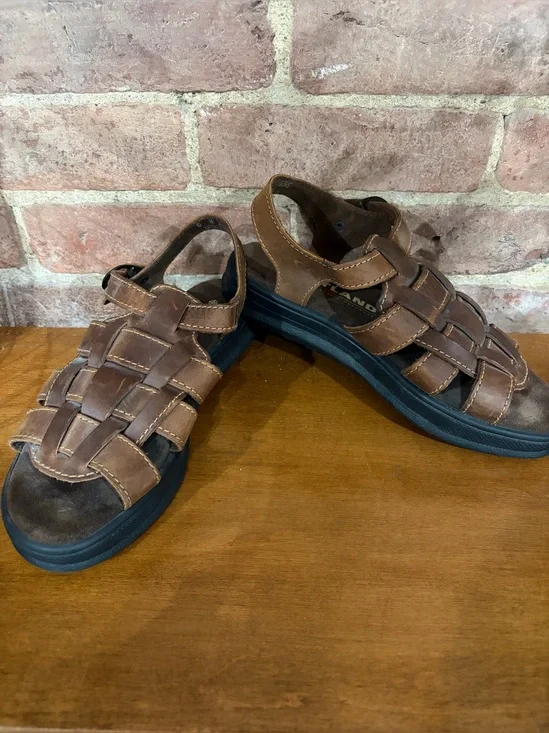 Vintage Eastland women’s size 9M  brown leather sandals