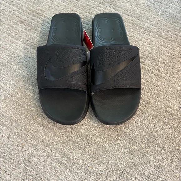 Nike Black Men’s Slide Sandals with Textured Strap