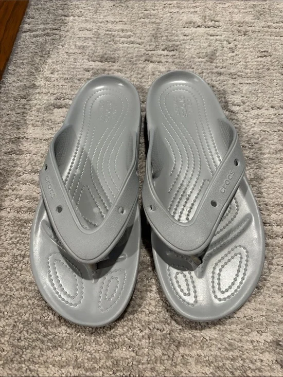 CROCS Silver Foam Flip-Flops men 7 women’s 9